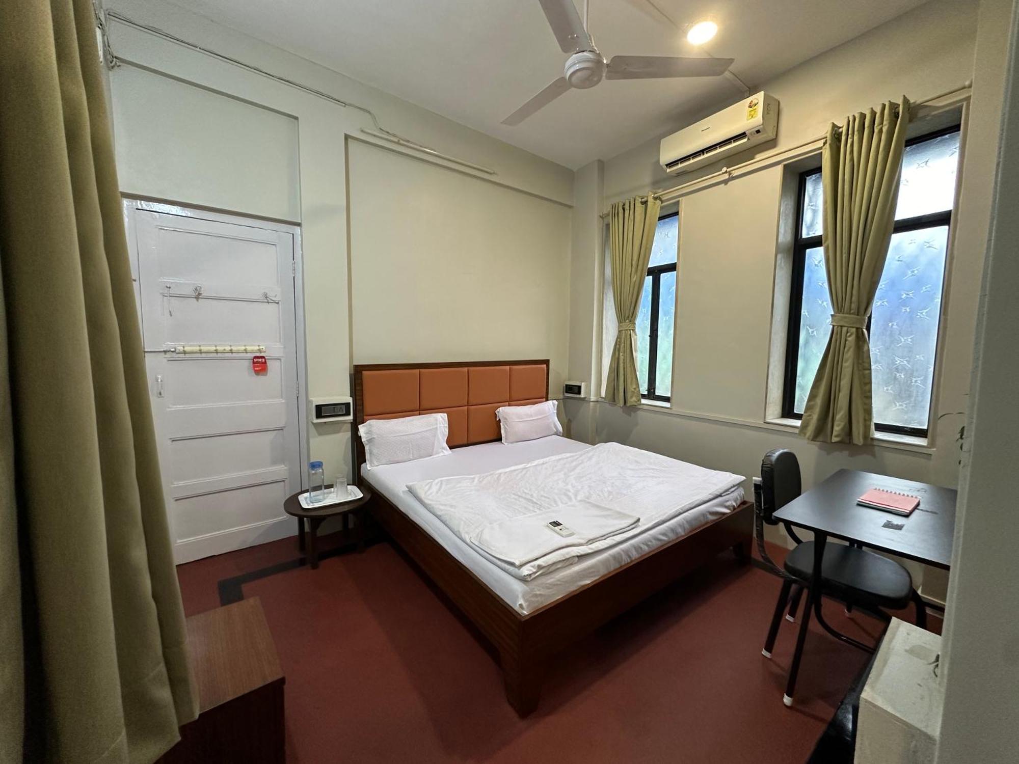 Spacious 2 Bhk With Balcony In Bandra Apartment Mumbai