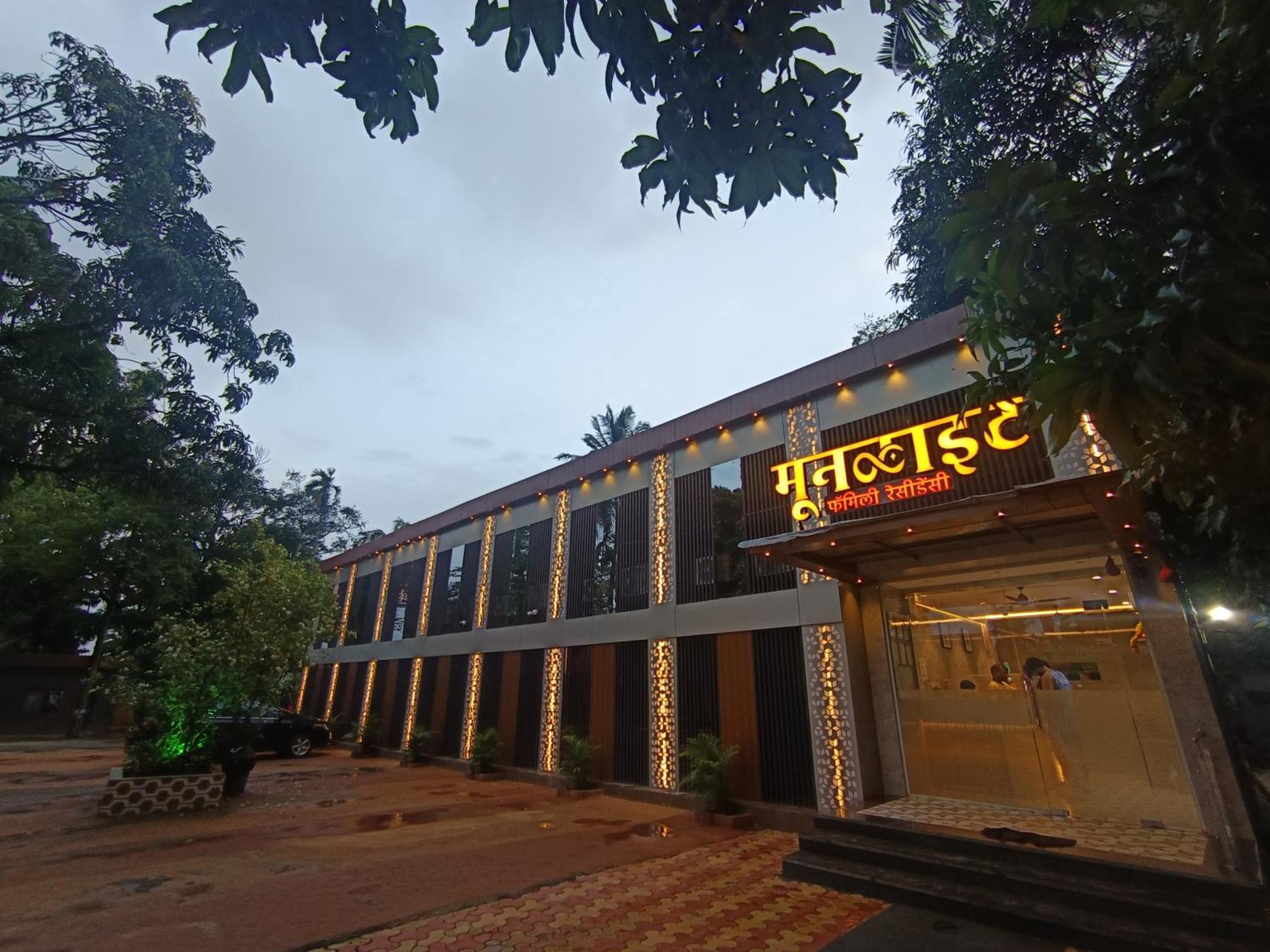 Moon Lite Residency - Marve Road Malad West - Premium Couple Friendly Hotel