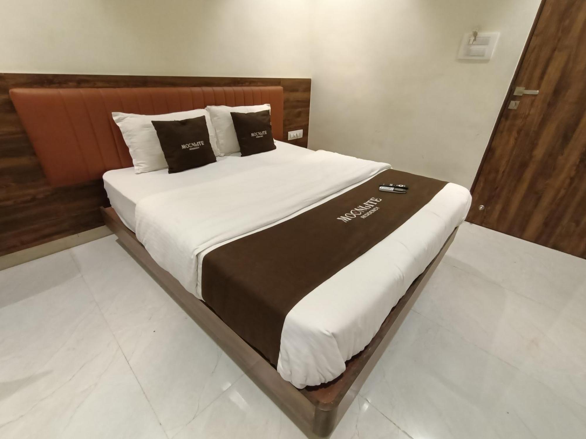 Moon Lite Residency - Marve Road Malad West - Premium Couple Friendly Hotel 2*