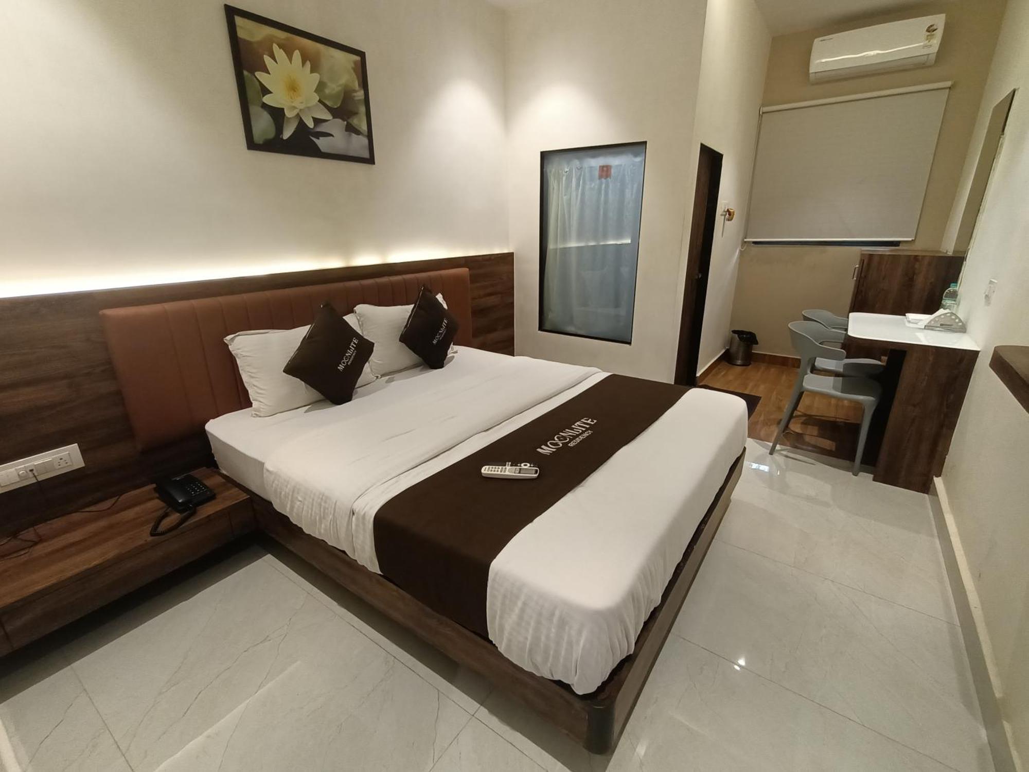 Moon Lite Residency - Marve Road Malad West - Premium Couple Friendly Hotel Mumbai