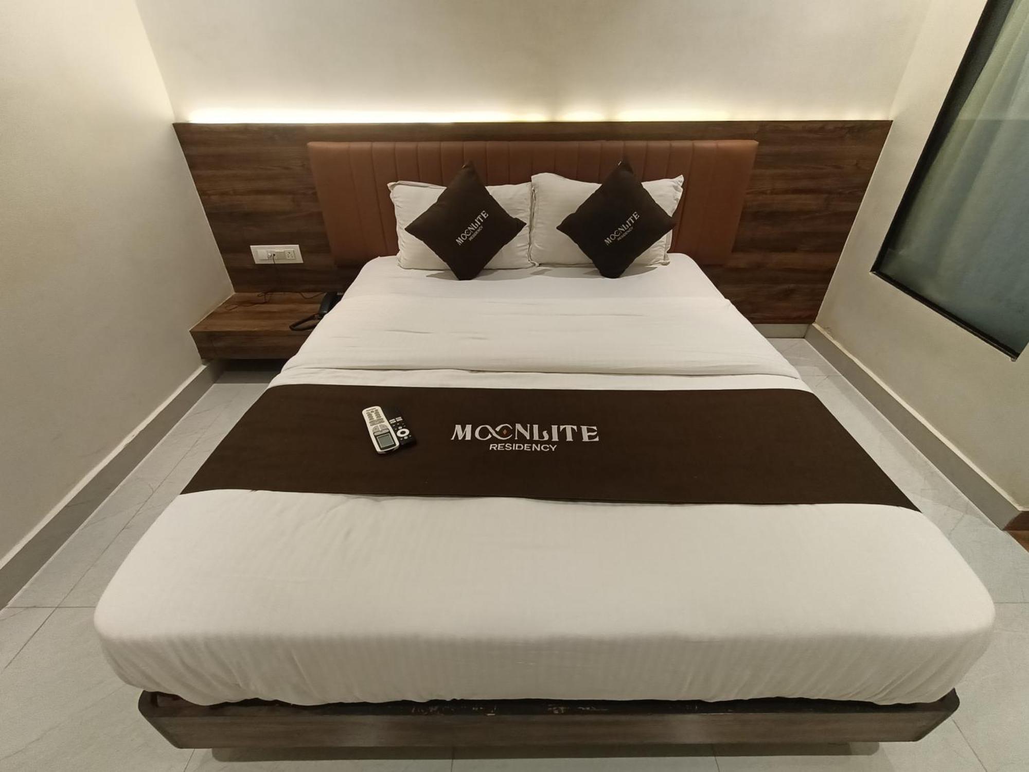 Hotel Moon Lite Residency - Marve Road Malad West - Premium Couple Friendly 2*