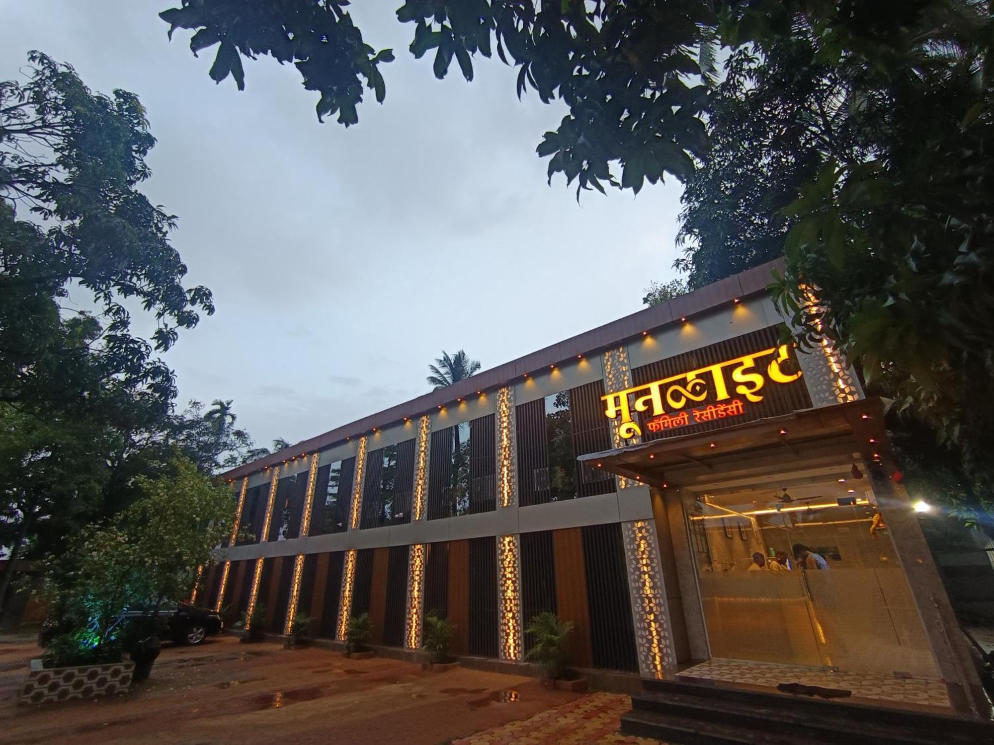 Hotel Moon Lite Residency - Marve Road Malad West - Premium Couple Friendly Mumbai