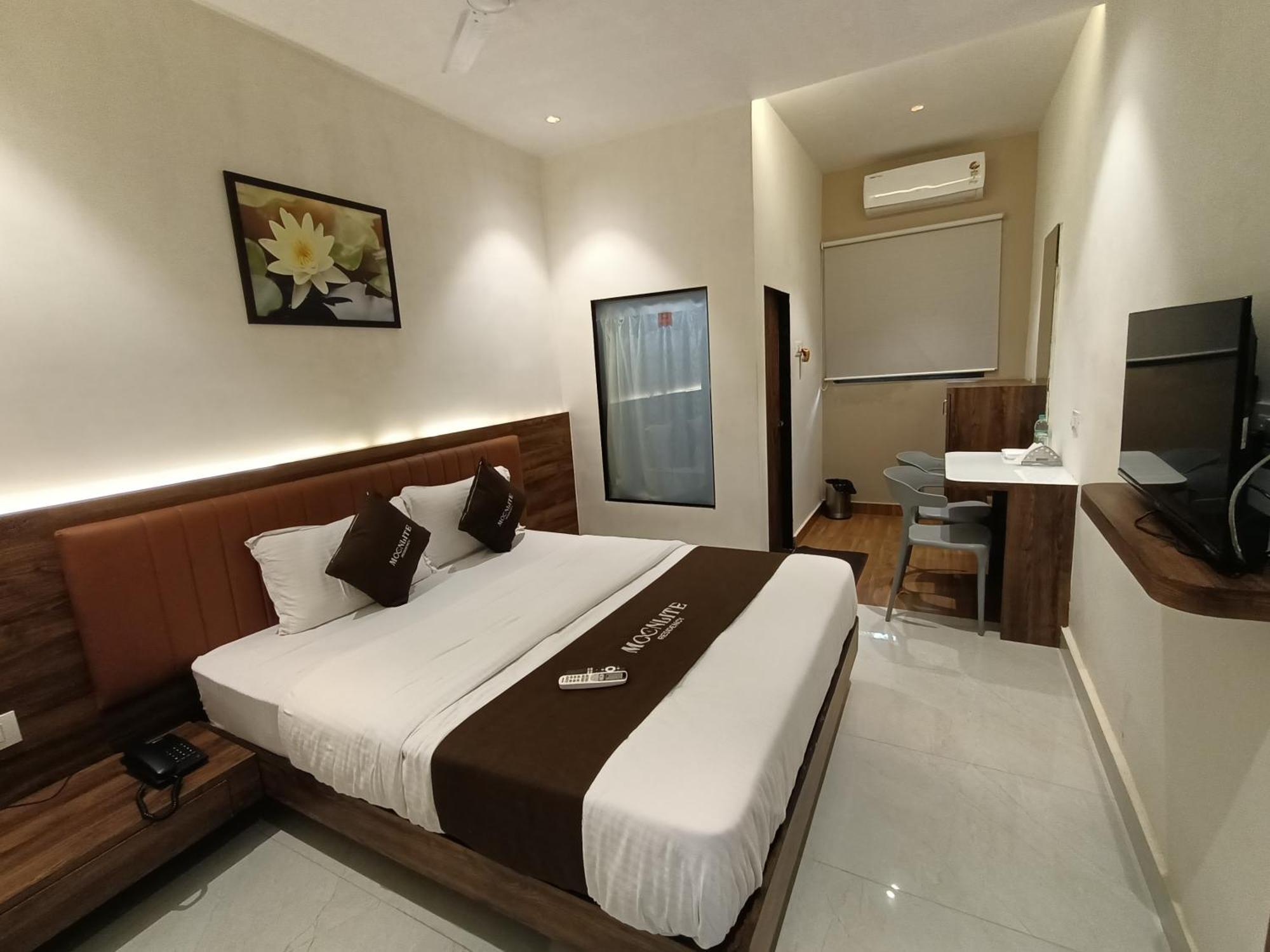 Moon Lite Residency - Marve Road Malad West - Premium Couple Friendly Hotel 2*