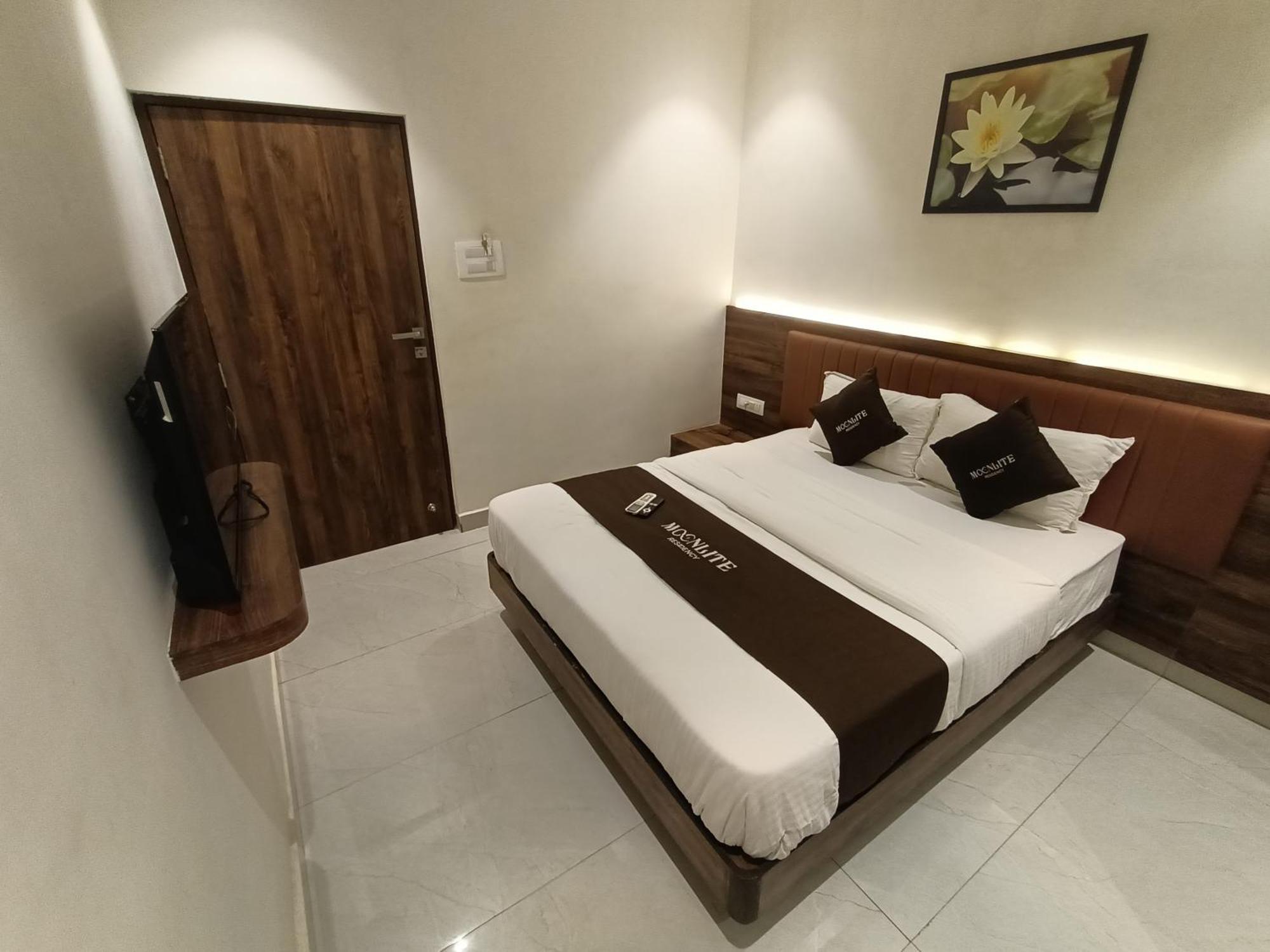 Moon Lite Residency - Marve Road Malad West - Premium Couple Friendly Hotel Mumbai