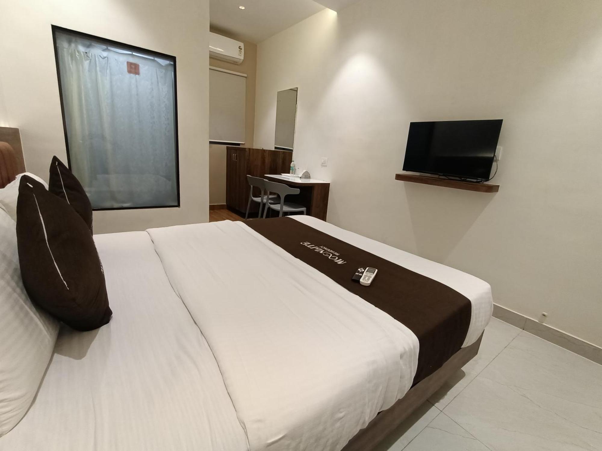 Moon Lite Residency - Marve Road Malad West - Premium Couple Friendly Hotel