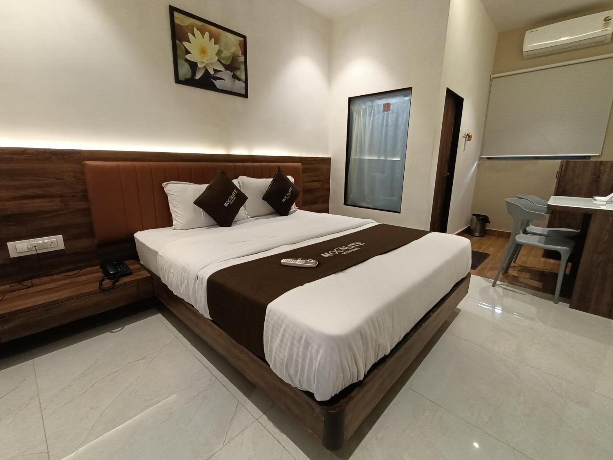 Moon Lite Residency - Marve Road Malad West - Premium Couple Friendly Hotel Mumbai