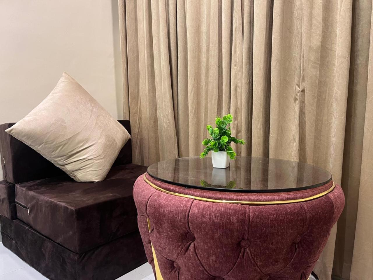 Ivy Splendour Private B, Oshiwara *