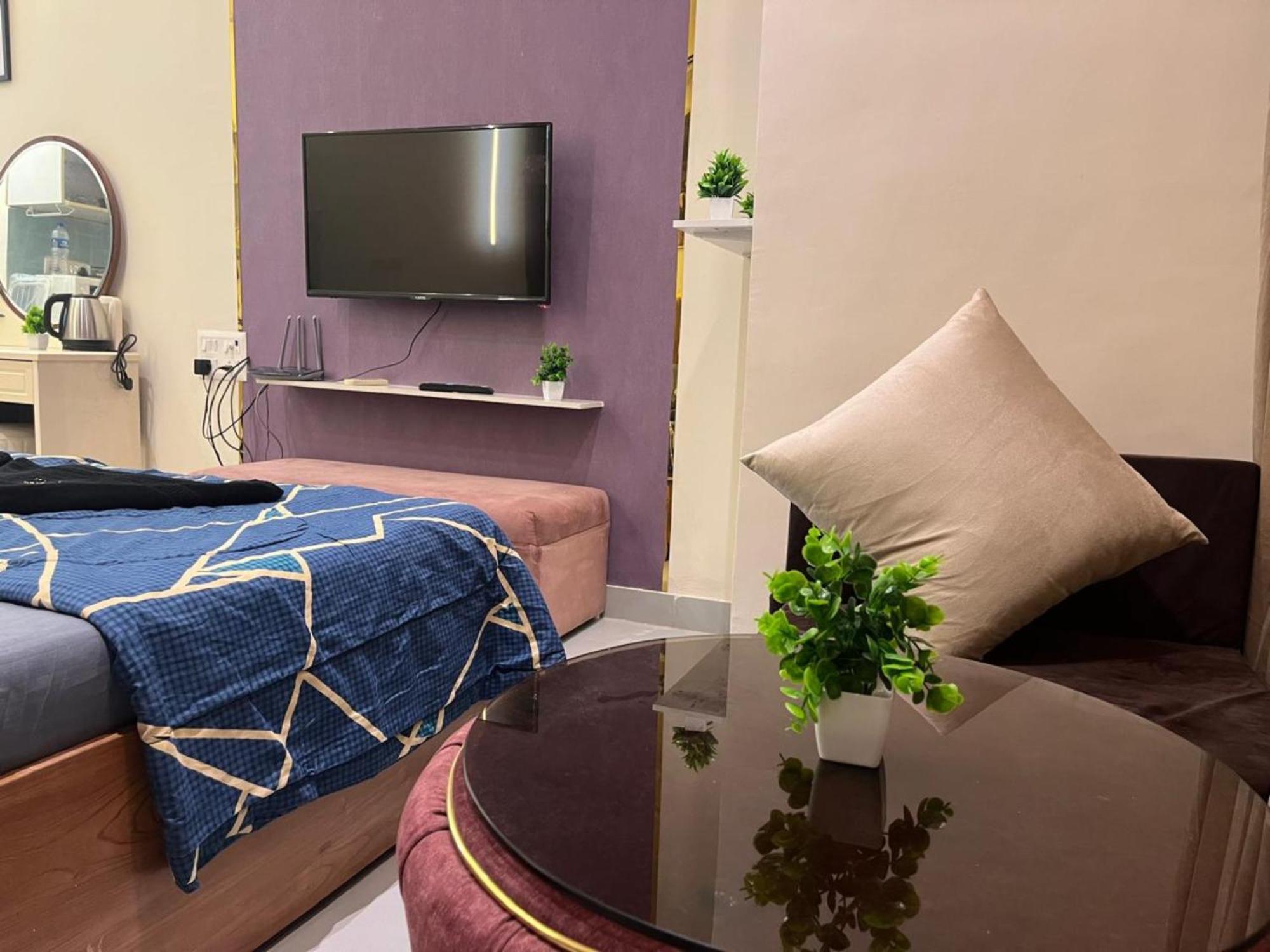 Ivy Splendour Private B, Oshiwara Apartment