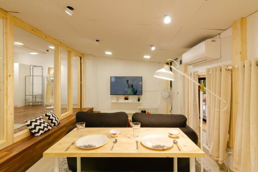 Glass House 1bhk Khar W By The Company Apartment *