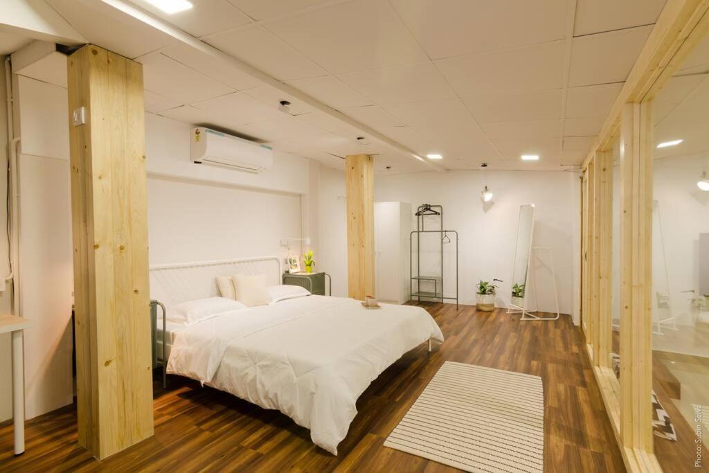 Glass House 1bhk Khar W By The Company