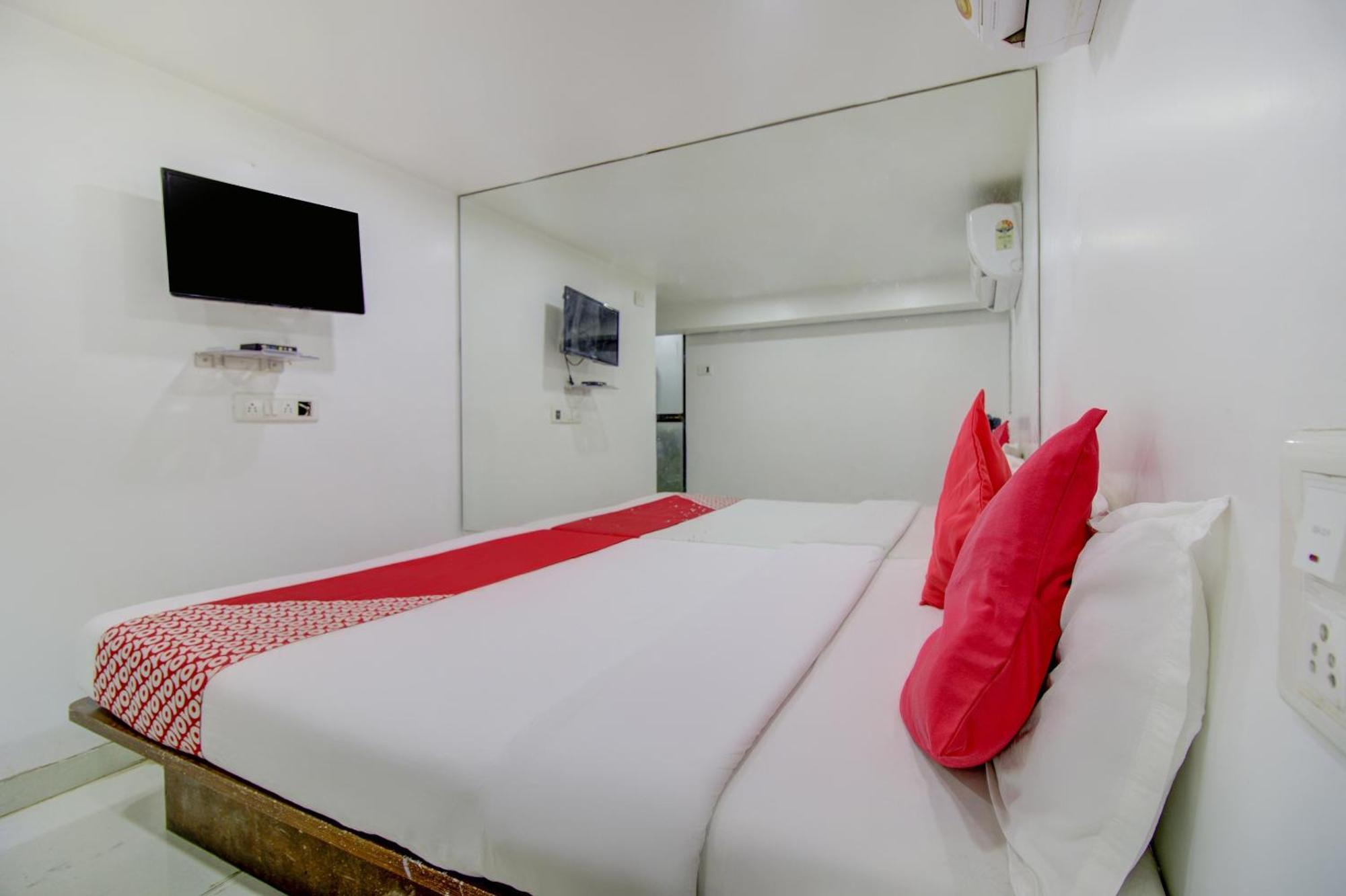 Hotel O Blue Light Near Gateway Of India Bombaim