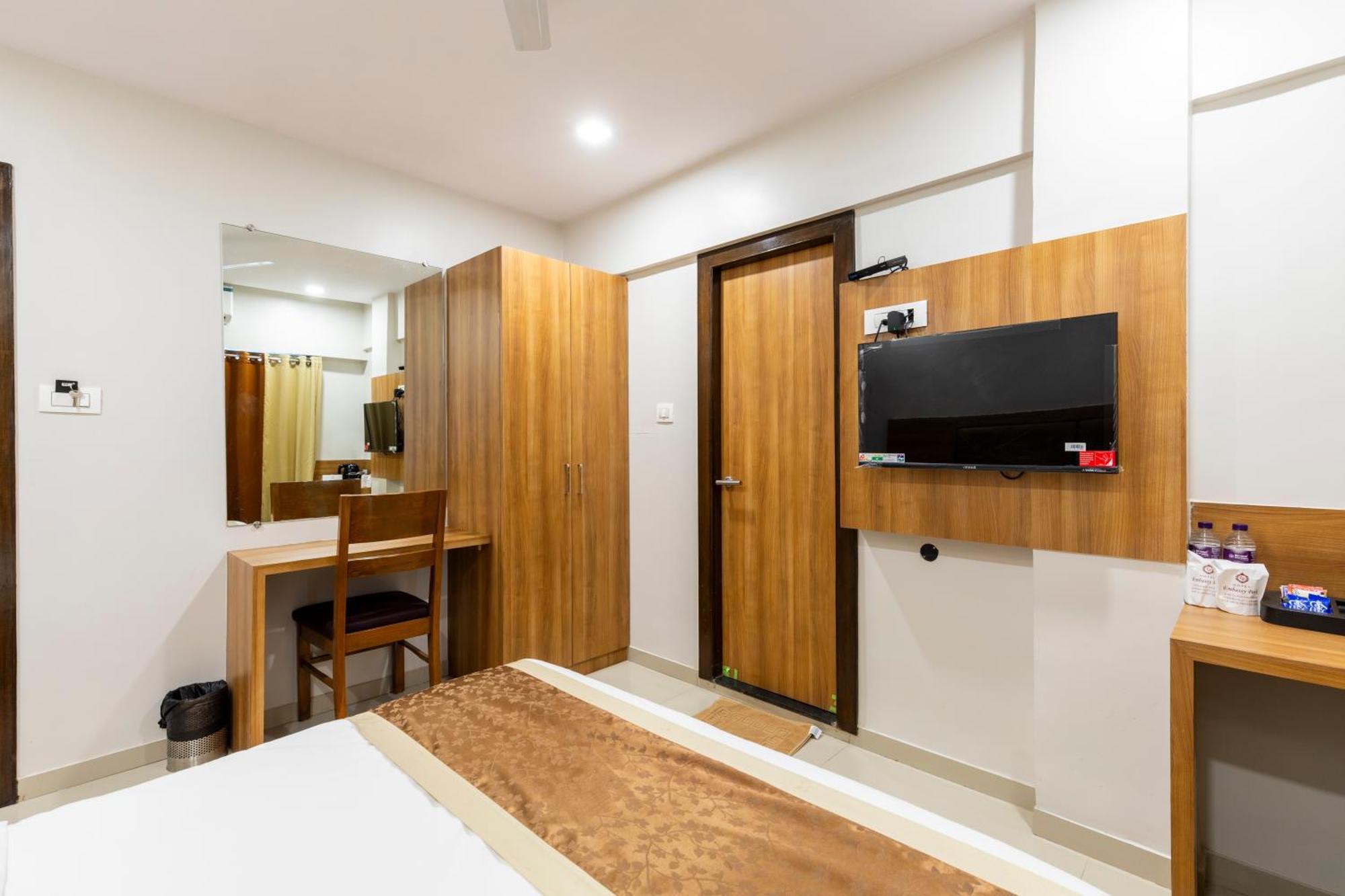 Embassy Park - Bkc Hotel