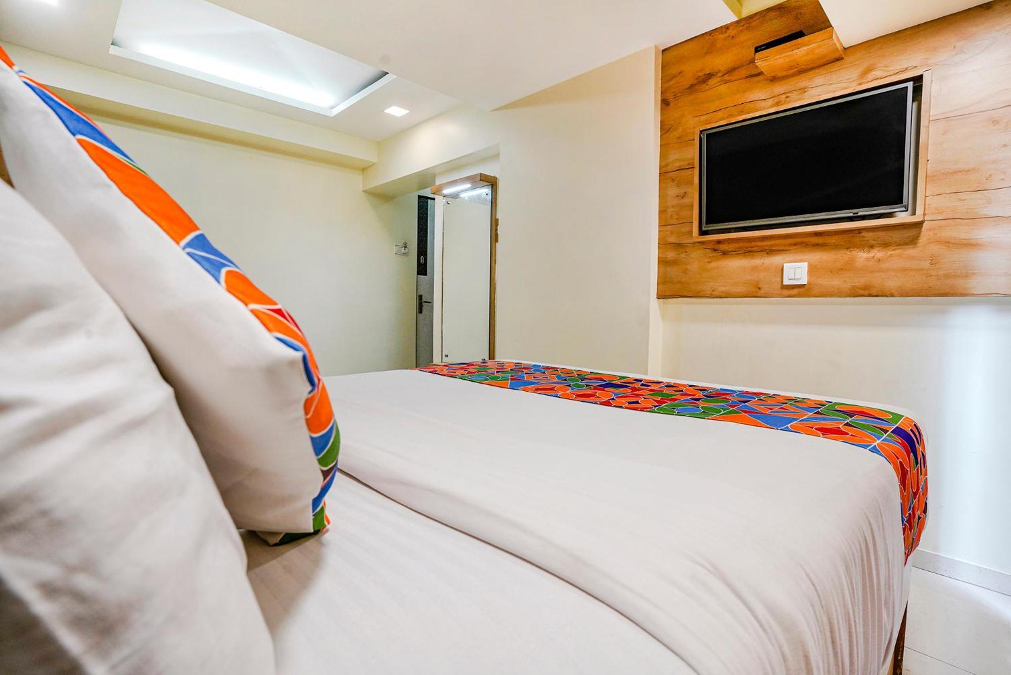Fabexpress Amber Corp - Nr Nesco Exhibition Center Hotel 3*