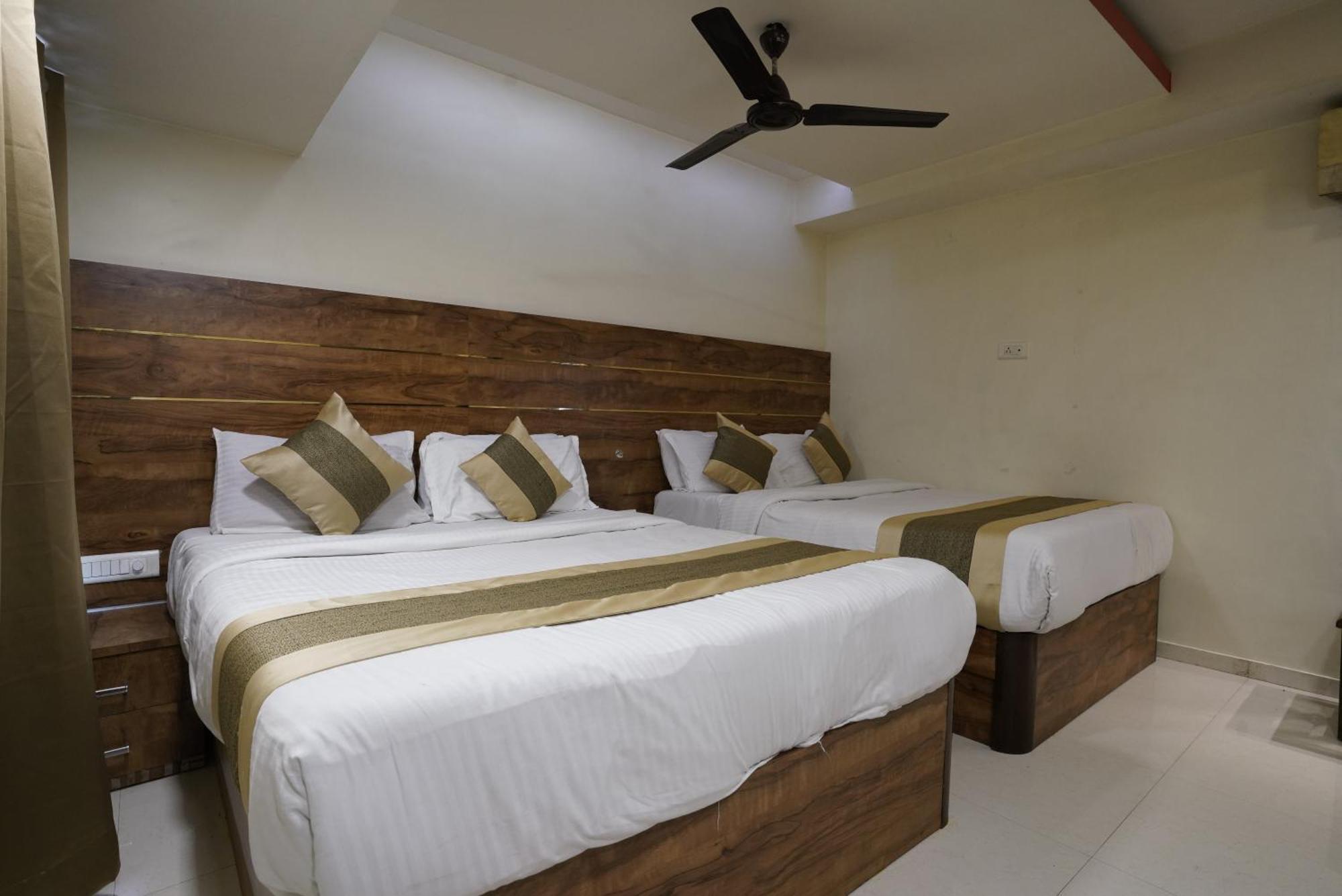 Grand Corp Inn, Near Nesco Exhibition Center Hotel Bombaim
