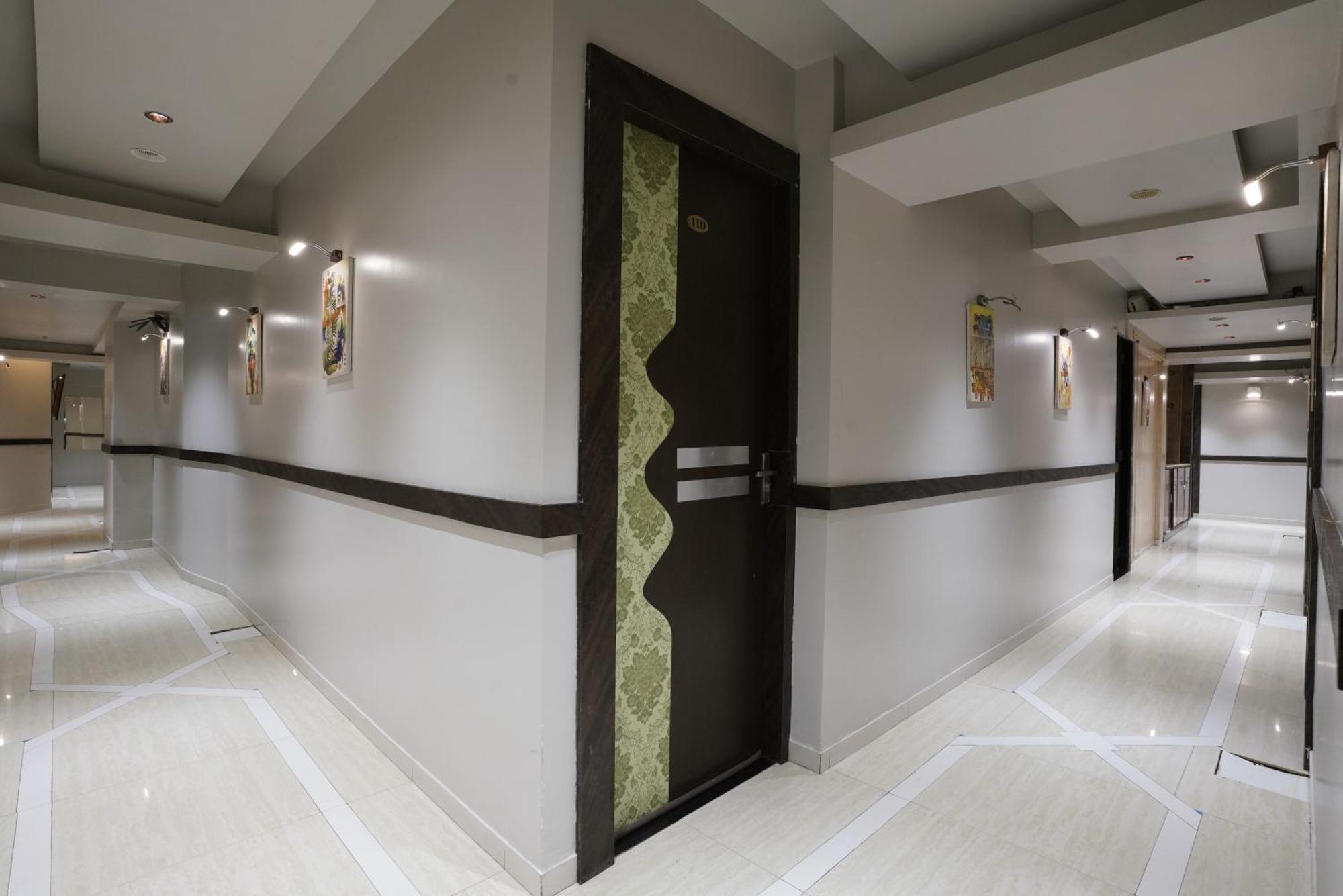 Hotel Grand Corp Inn, Near Nesco Exhibition Center Bombaim