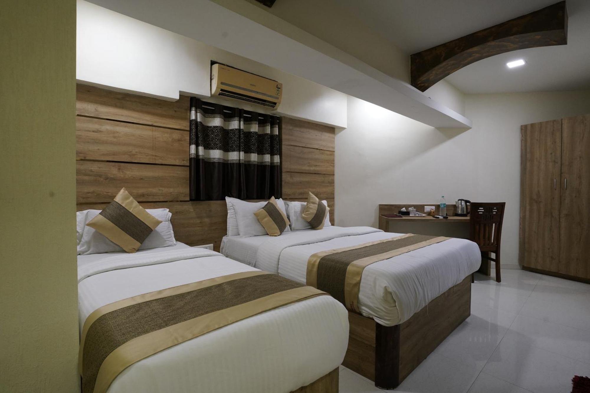 Grand Corp Inn, Near Nesco Exhibition Center Bombaim