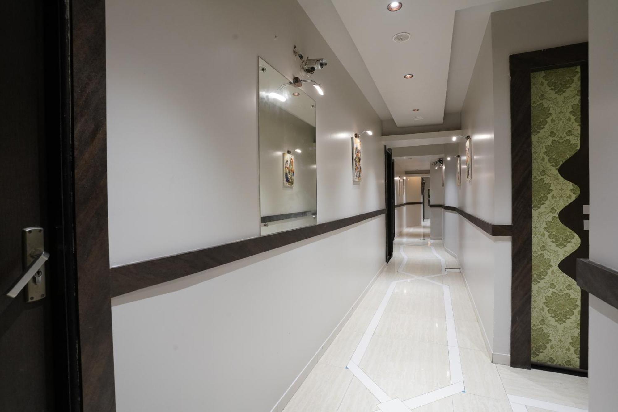 Grand Corp Inn, Near Nesco Exhibition Center Hotel Bombaim