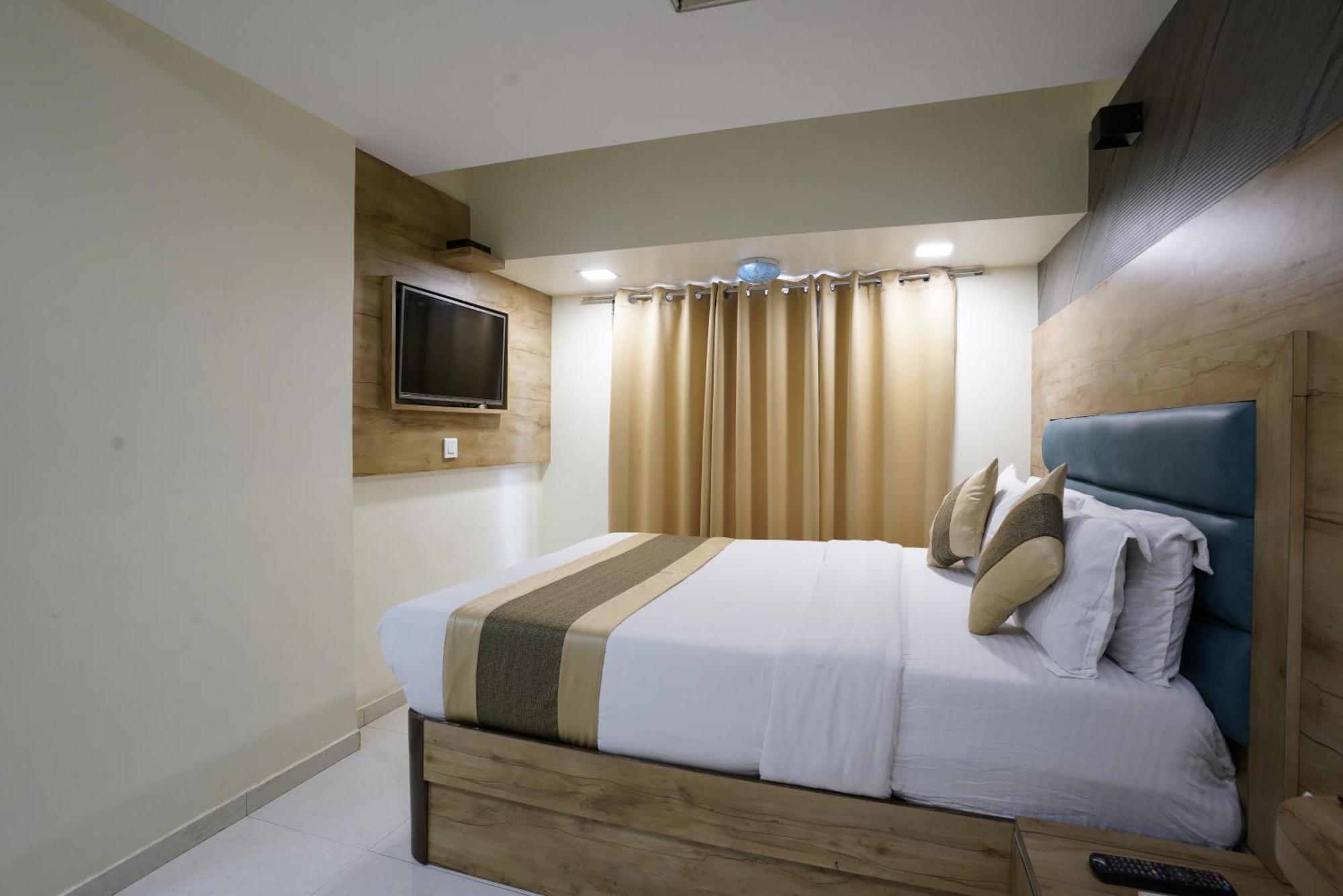 Grand Corp Inn, Near Nesco Exhibition Center 3* Bombaim