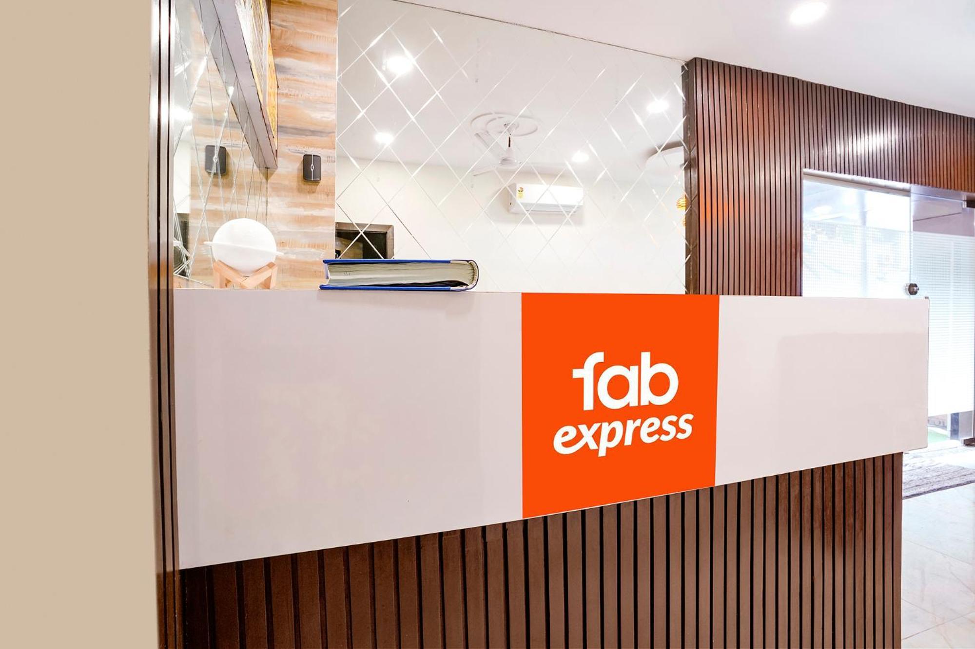 Fabexpress Good Luck Residency - Nr Nesco Exhibition Center