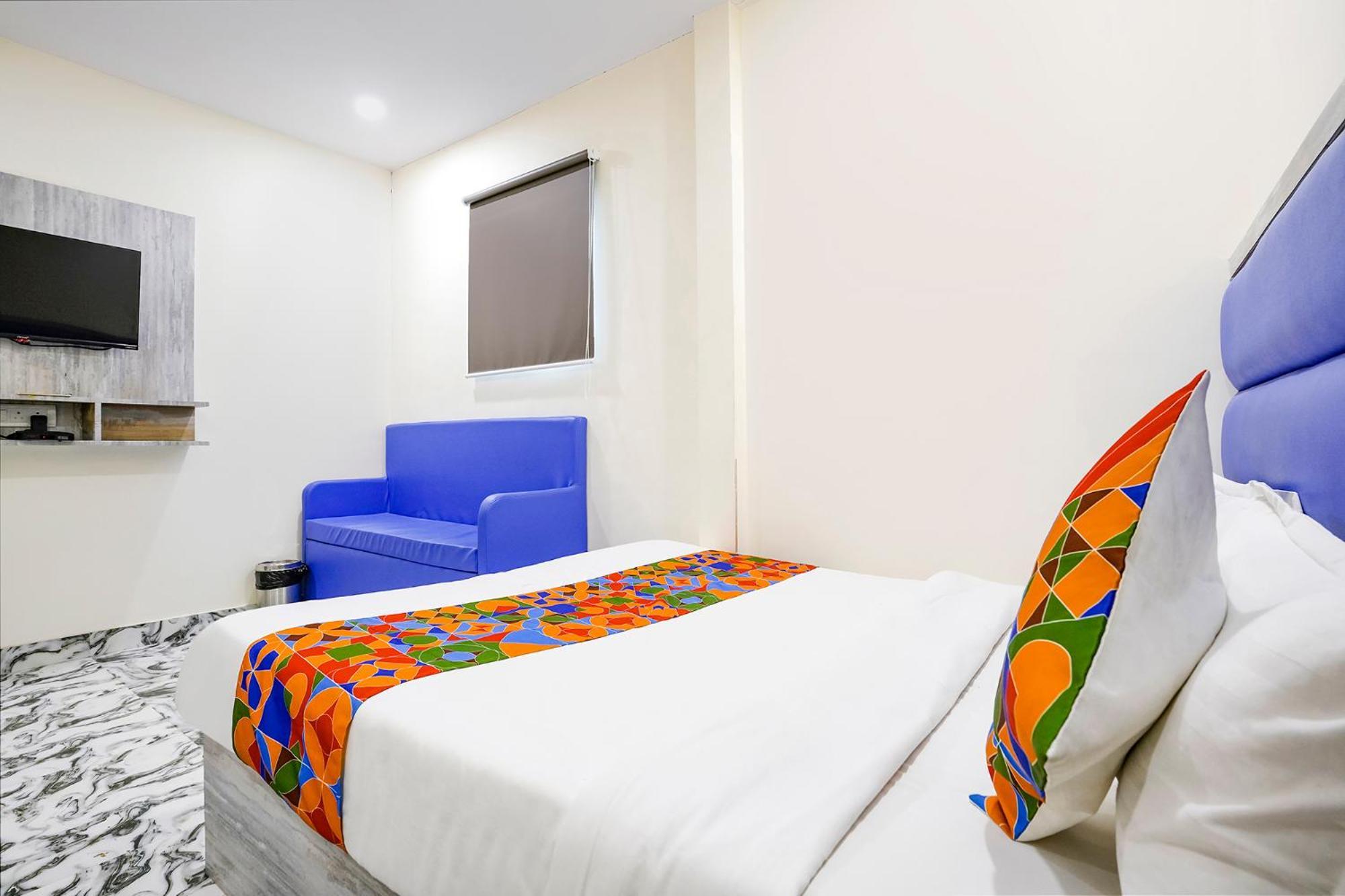 Fabexpress Good Luck Residency - Nr Nesco Exhibition Center Hotel