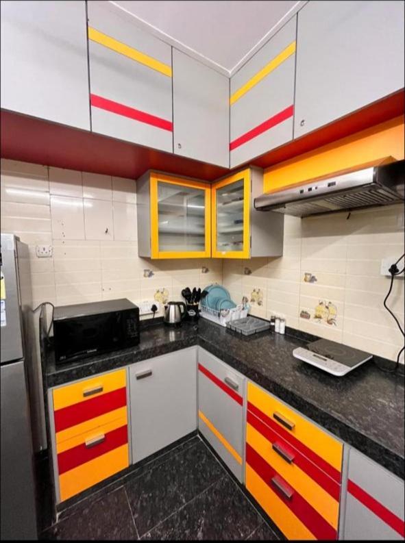 Cozy & Comfortable 2 Bhk ,carter Rd Bandra *