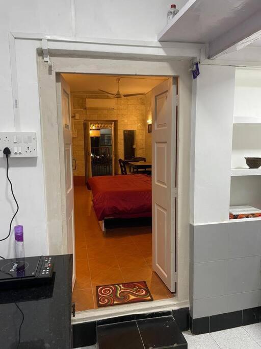 Cozy Pali Hill Bandra West