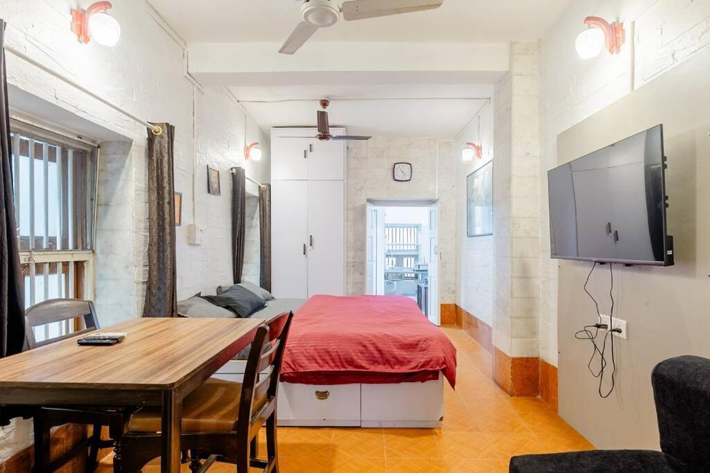 Cozy Pali Hill Bandra West *