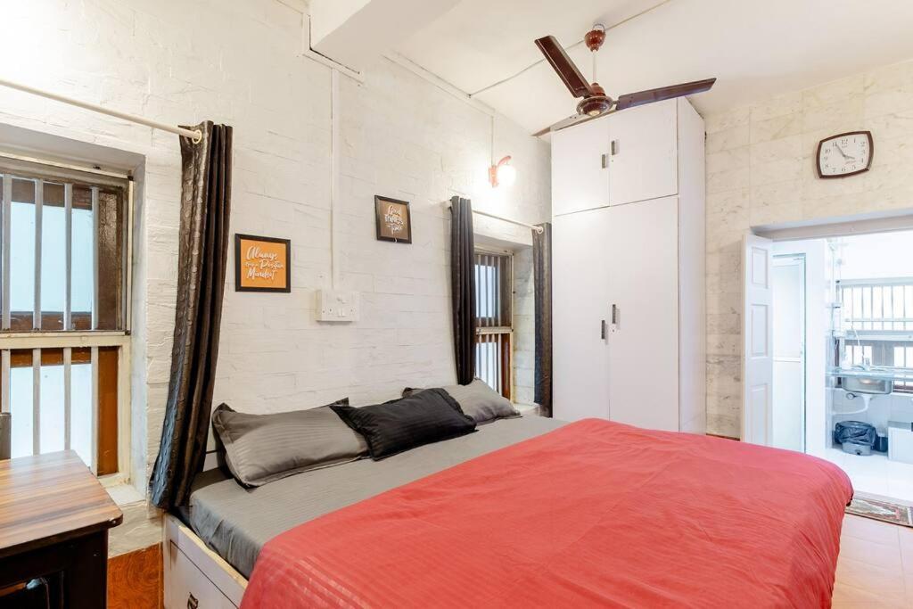 Cozy Pali Hill Bandra West Apartment *