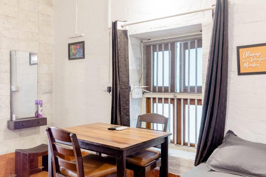 Cozy Pali Hill Bandra West Apartment Mumbai