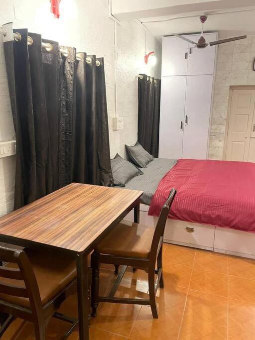 Apartment Cozy Pali Hill Bandra West Mumbai