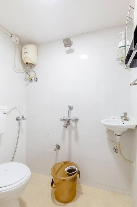 Apartment Cozy Pali Hill Bandra West Mumbai