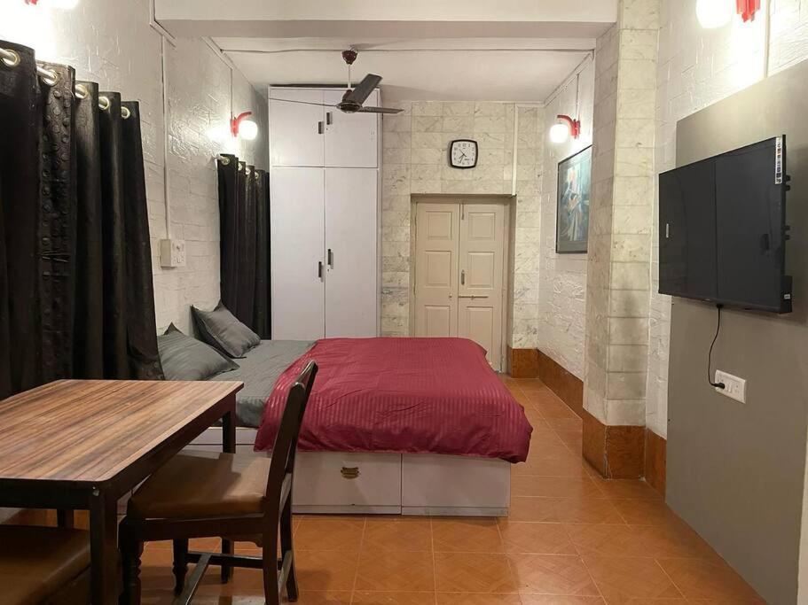 Cozy Pali Hill Bandra West Apartment