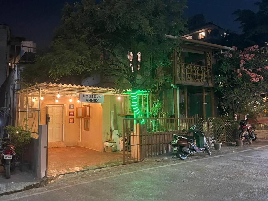 Cozy Pali Hill Bandra West