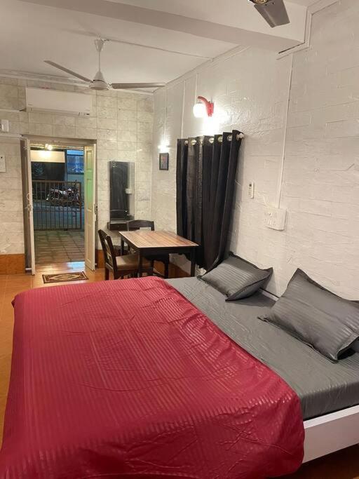 Cozy Pali Hill Bandra West *