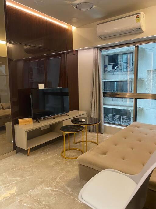 Downtown 1bhk In Mahalaxmi 602 Apartment