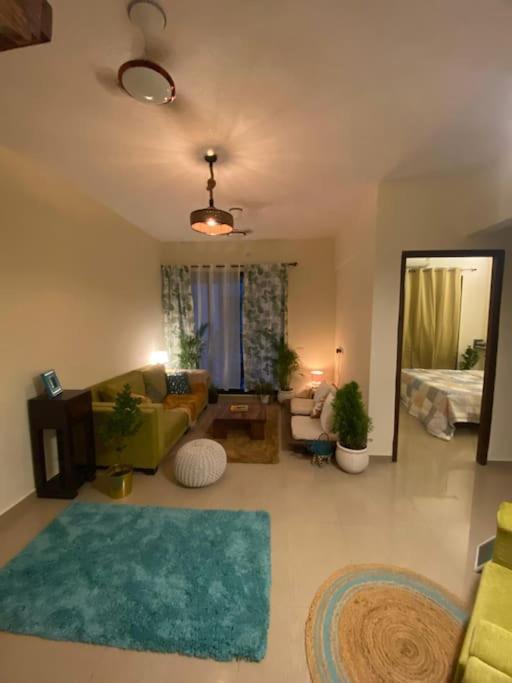 Slow Living At Bohemian Blue Door Near Atal Setu Apartment *