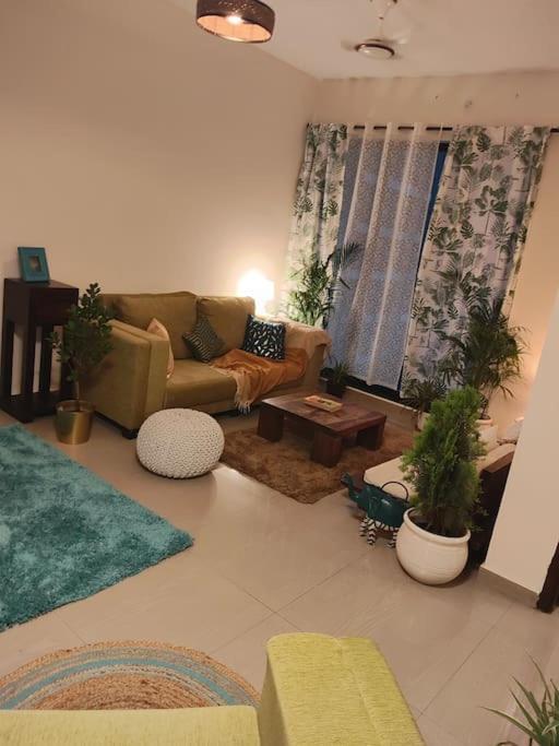 Slow Living At Bohemian Blue Door Near Atal Setu Mumbai