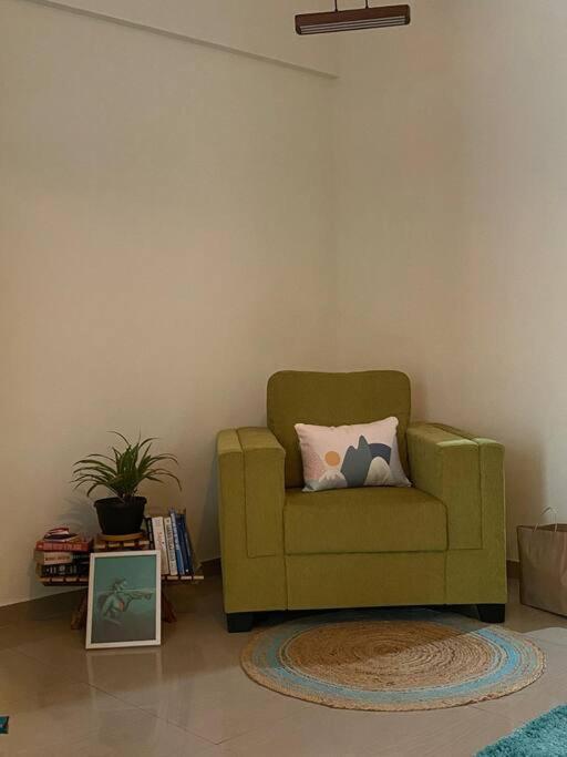 Slow Living At Bohemian Blue Door Near Atal Setu Mumbai