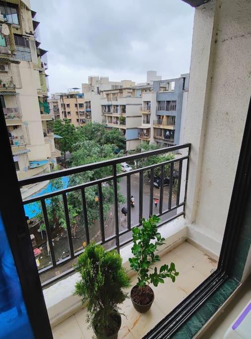 Slow Living At Bohemian Blue Door Near Atal Setu *