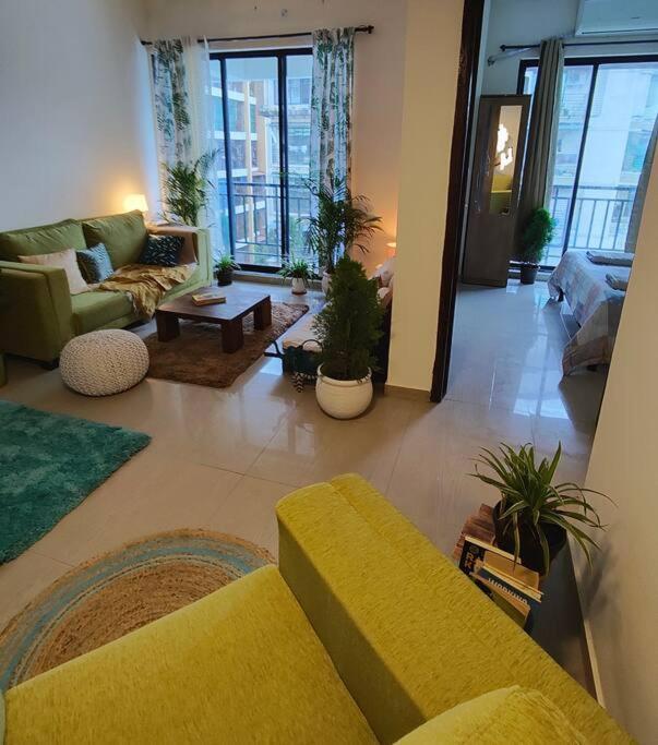 Slow Living At Bohemian Blue Door Near Atal Setu * Mumbai