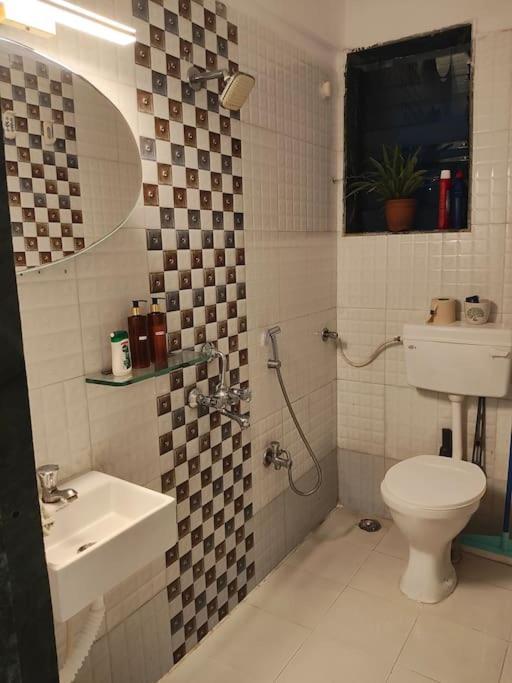 Slow Living At Bohemian Blue Door Near Atal Setu Apartment *