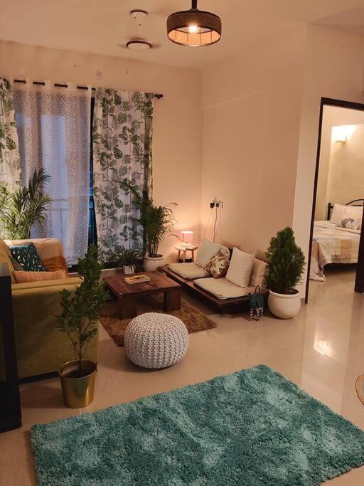 Apartment Slow Living At Bohemian Blue Door Near Atal Setu