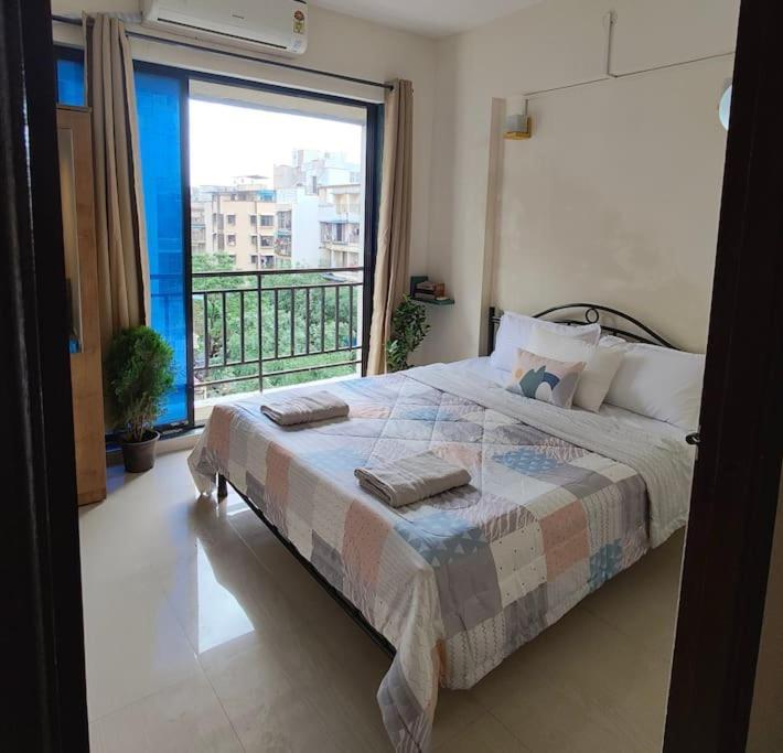 Slow Living At Bohemian Blue Door Near Atal Setu *