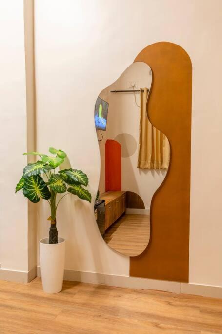 Apartment Artistic Studio Near The Sea Mumbai