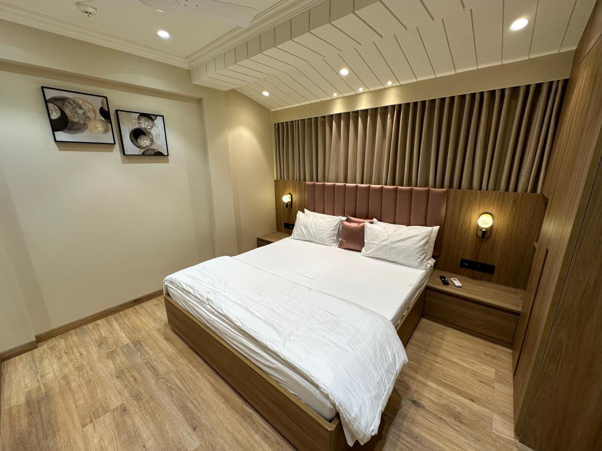 Rudraya Homes - Cozy Premium Serviced Khar - Next To Bandra Mumbai