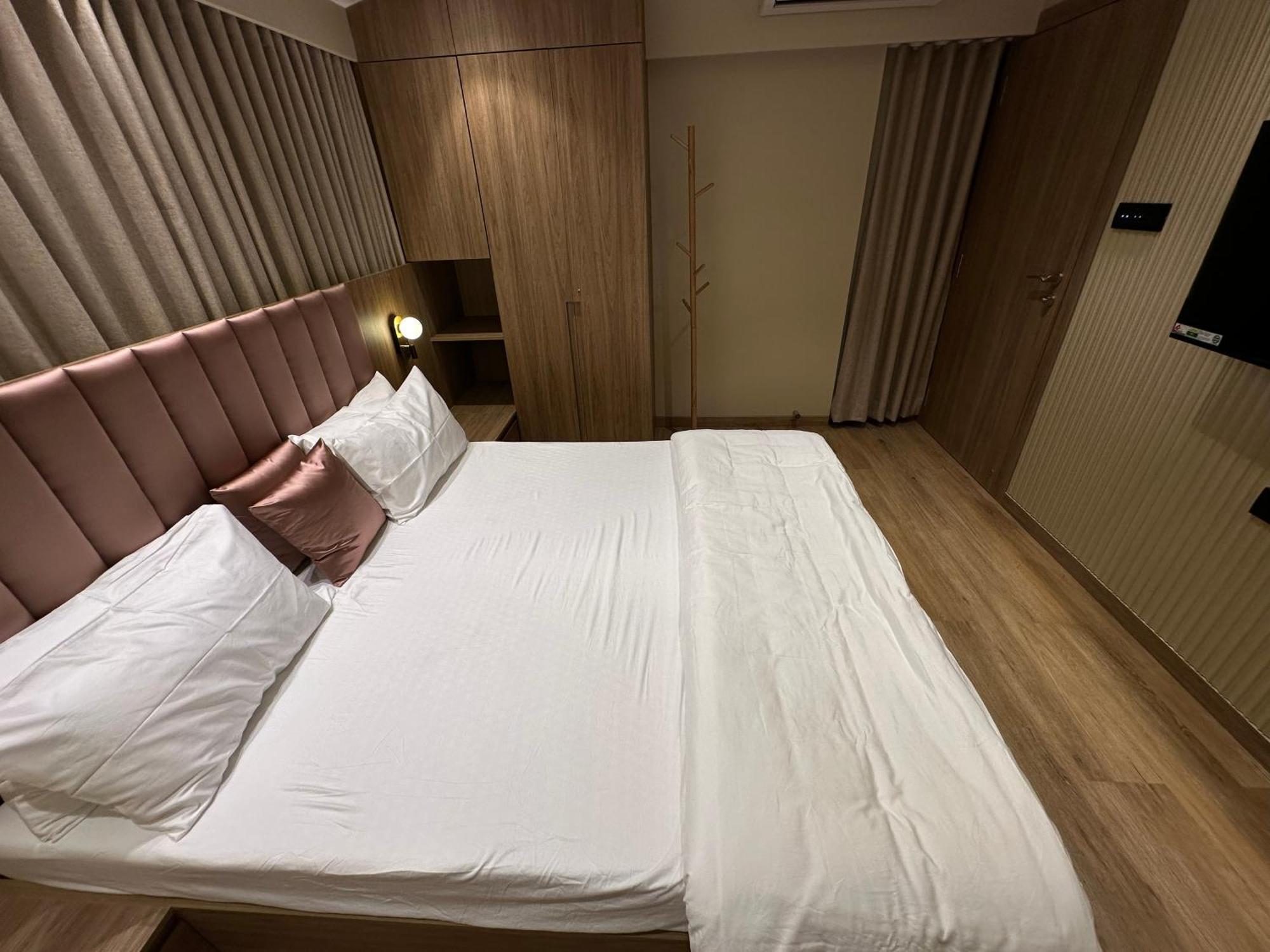 Rudraya Homes - Cozy Premium Serviced Khar - Next To Bandra