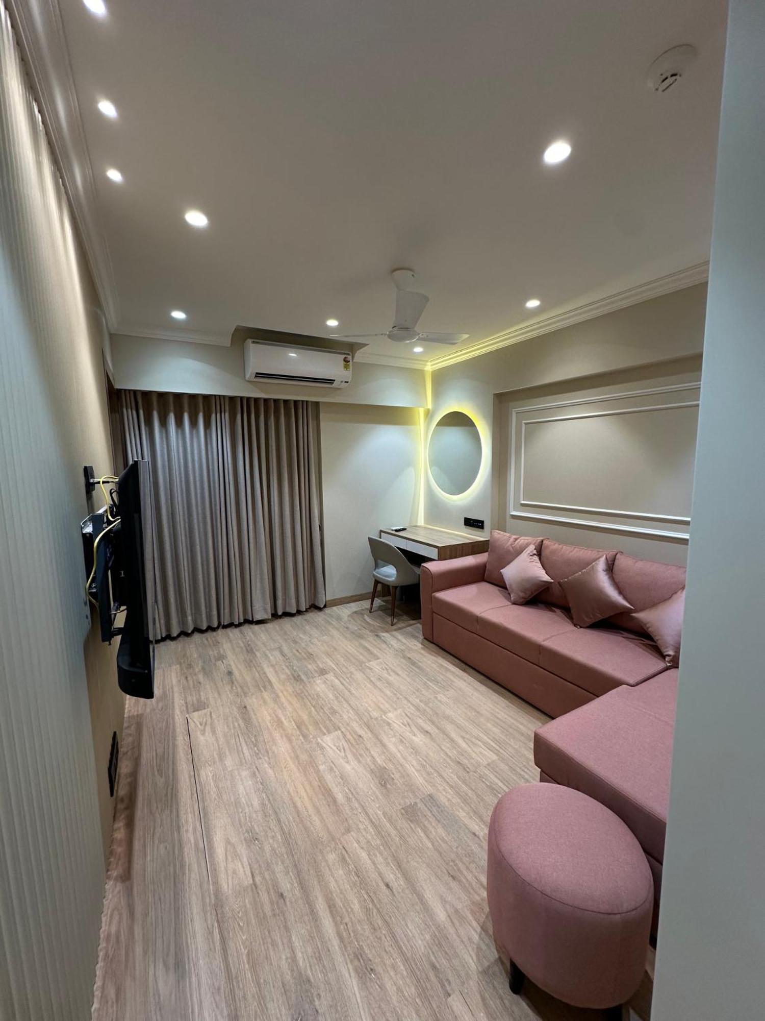 Apartment Rudraya Homes - Cozy Premium Serviced Khar - Next To Bandra Mumbai