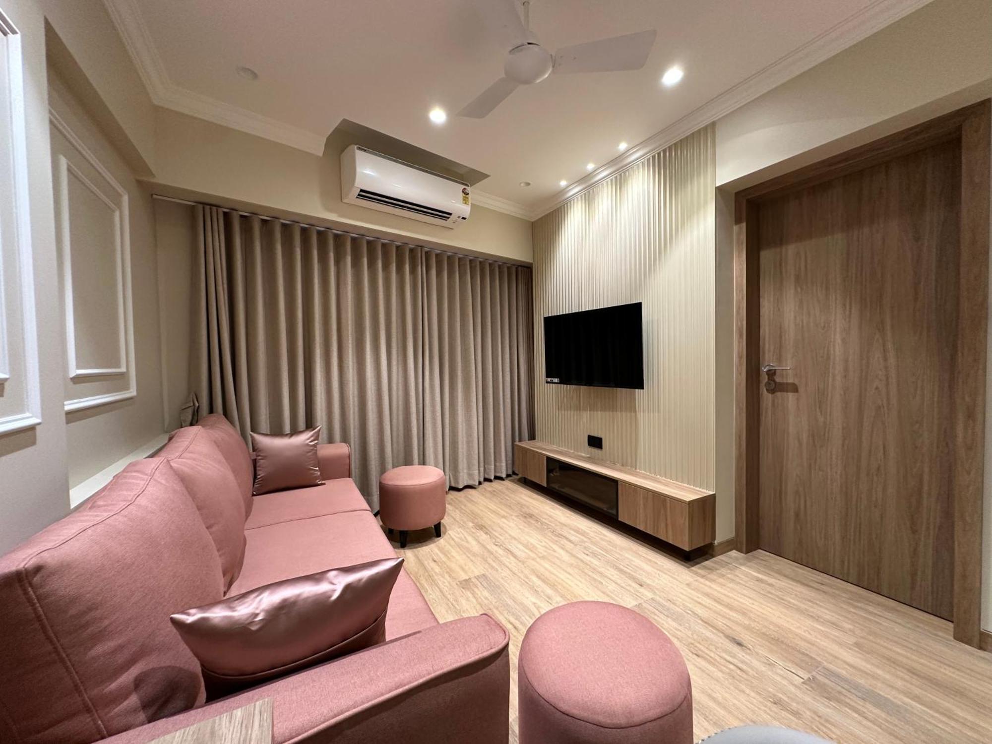 Rudraya Homes - Cozy Premium Serviced Khar - Next To Bandra Mumbai