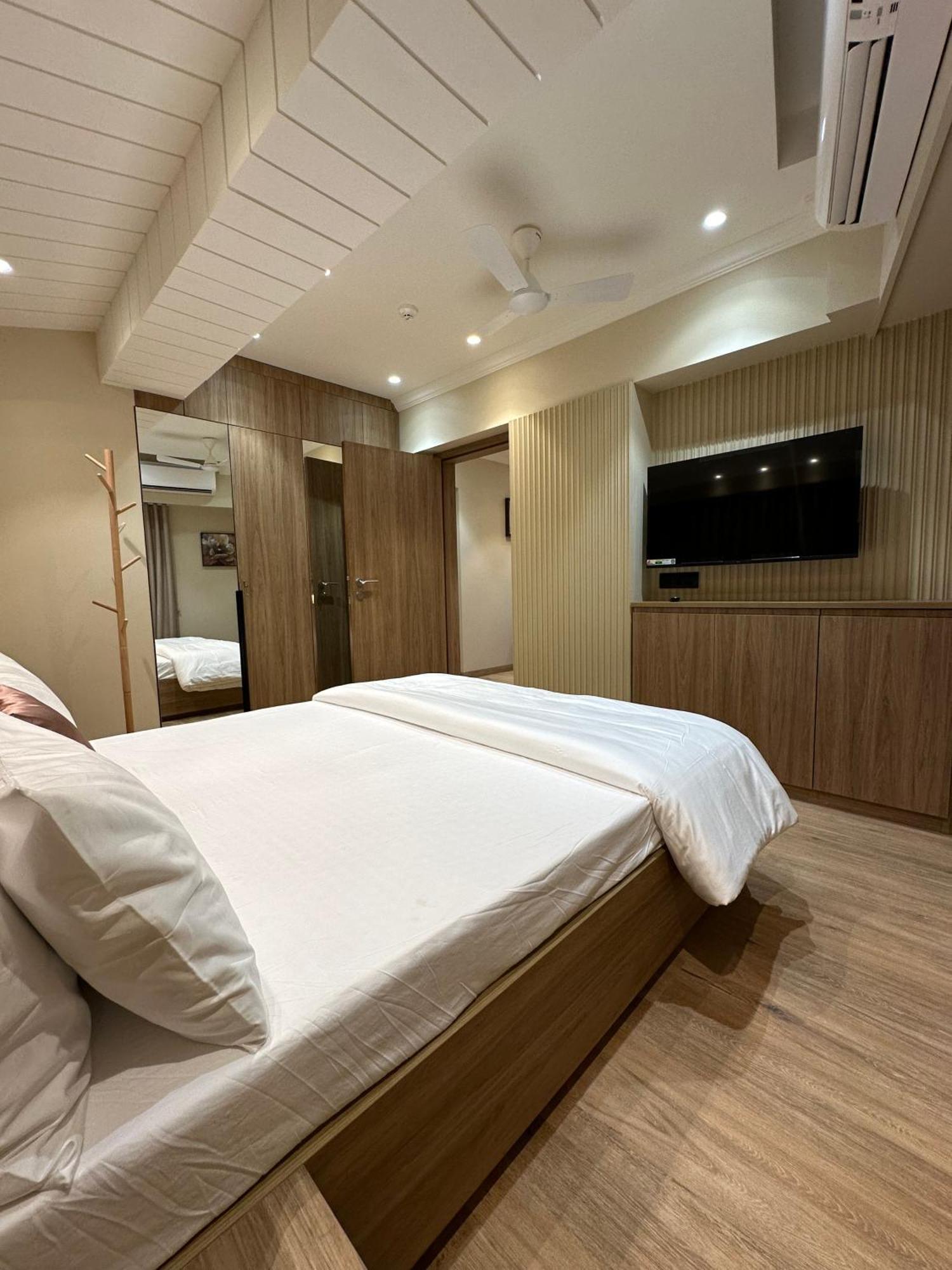 Apartment Rudraya Homes - Cozy Premium Serviced Khar - Next To Bandra Mumbai