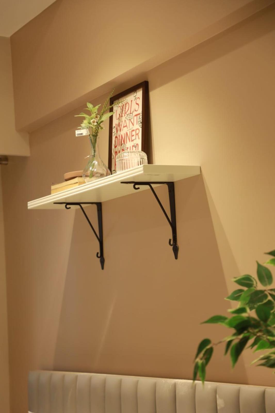 Downtown 3bhk Appt ,mumbai Mahalaxmi Apartment